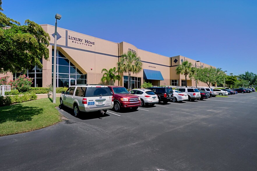 More Photos Of 13830 Jetport Commerce Pky, Fort Myers Warehouse For Lease
