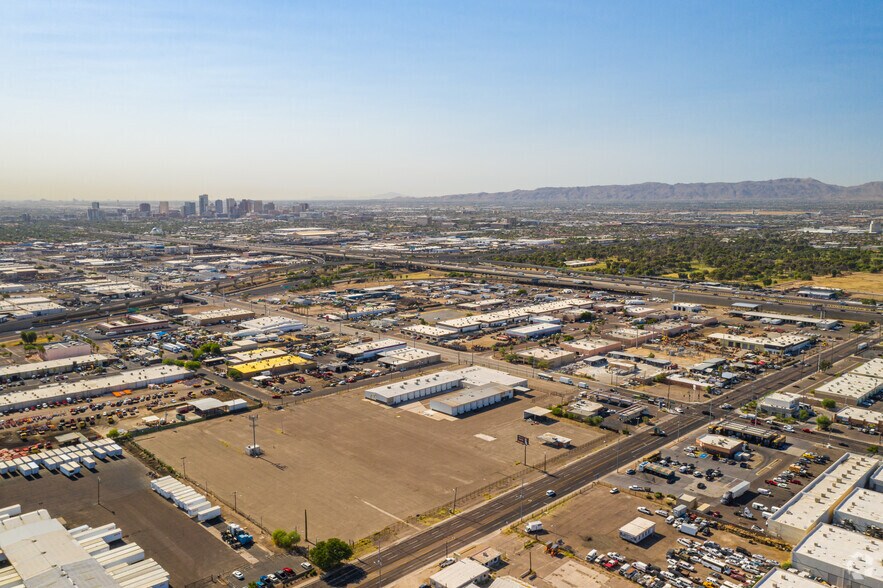 More Photos Of 2600 W McDowell Rd, Phoenix Service For Lease