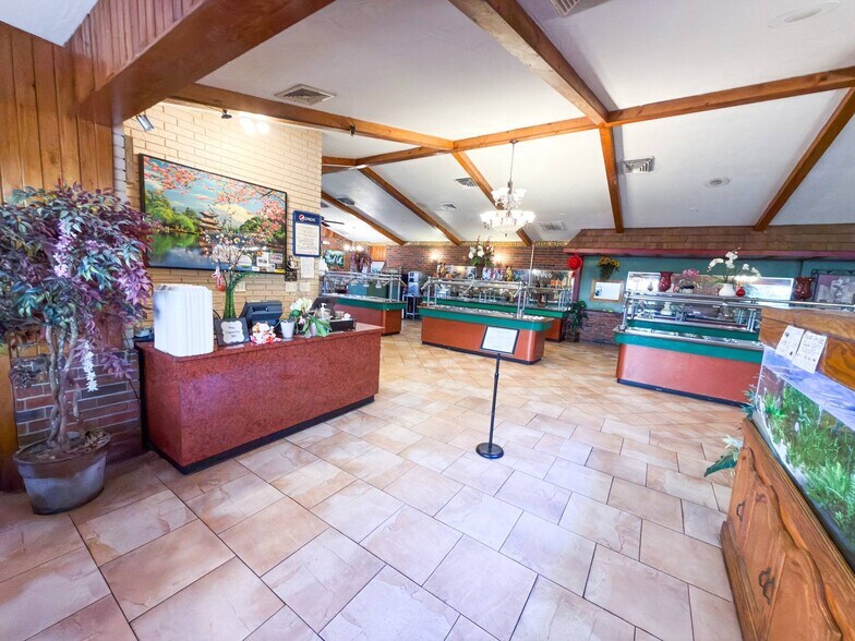 More Photos Of 840 E US Highway 60, Monett General Retail For Sale