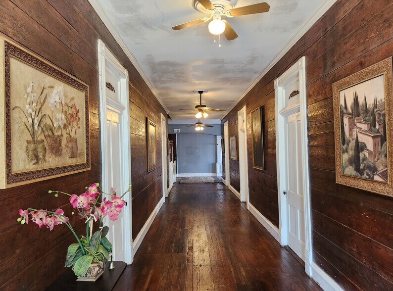 More Photos Of 101 S Commerce St, Port Lavaca Hotel For Sale