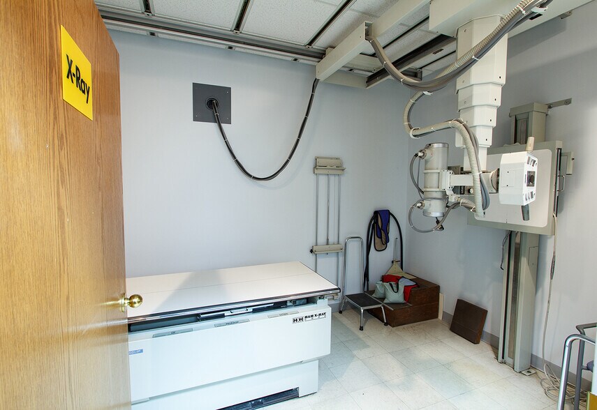 More Photos Of 46 Davison Ct, Lockport Medical For Sale