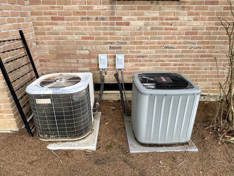 More Photos Of 923 N Oakland St, Saint Johns Medical For Lease