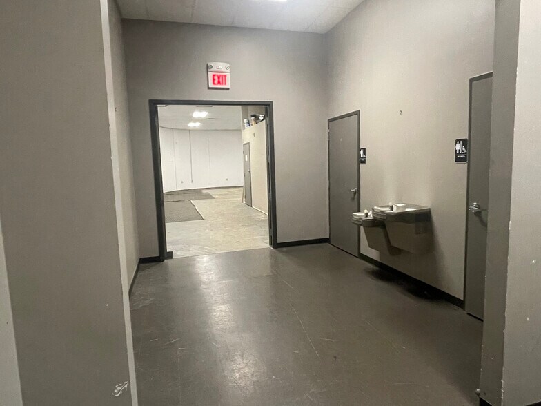 More Photos Of 760 Eastgate South Dr, Cincinnati Freestanding For Lease