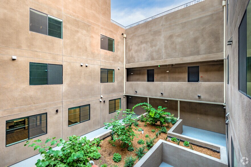 More Photos Of 552 N Hobart Blvd, Los Angeles Apartments For Sale