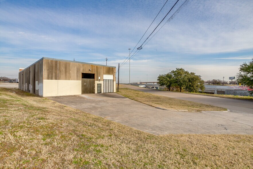 More Photos Of 1008 E 11th St, Fort Worth Warehouse For Lease