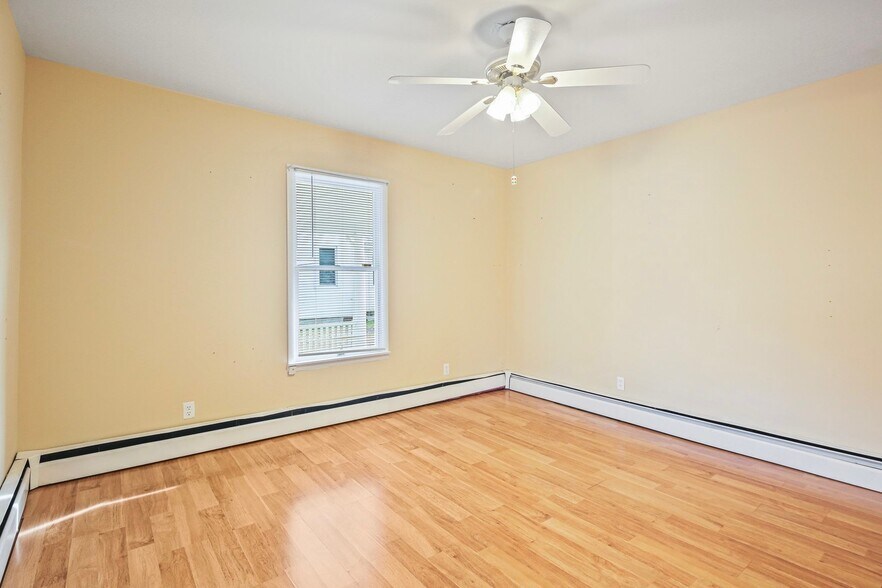 More Photos Of 122 E Main St, Stevensville Office For Sale