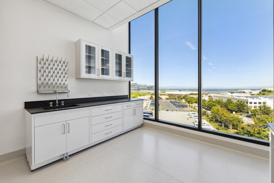 More Photos Of 499 Forbes Blvd, South San Francisco Research And Development For Lease