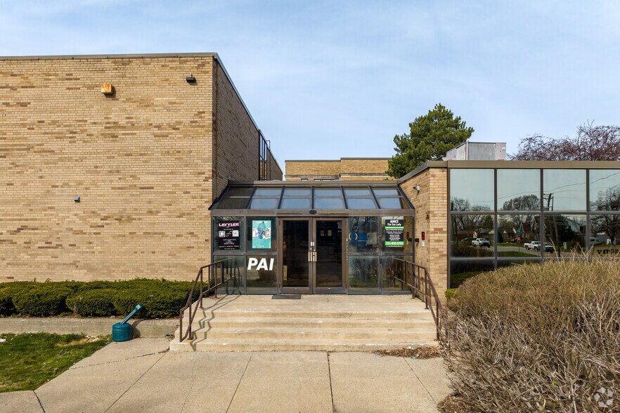 More Photos Of 17200 E Ten Mile Rd, Eastpointe Office For Sale