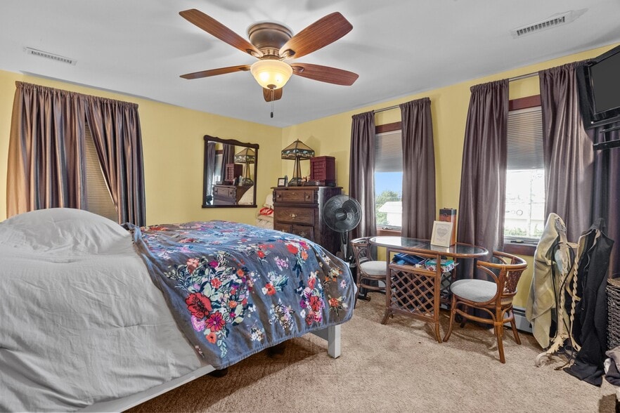 More Photos Of 512 Long Beach Blvd, Surf City Restaurant For Sale