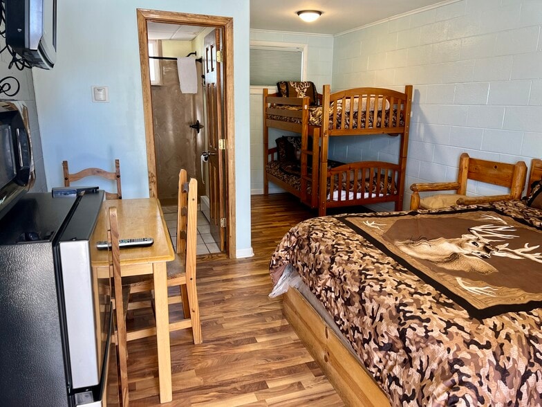 More Photos Of 501 S 6th St, Thermopolis Hotel For Sale