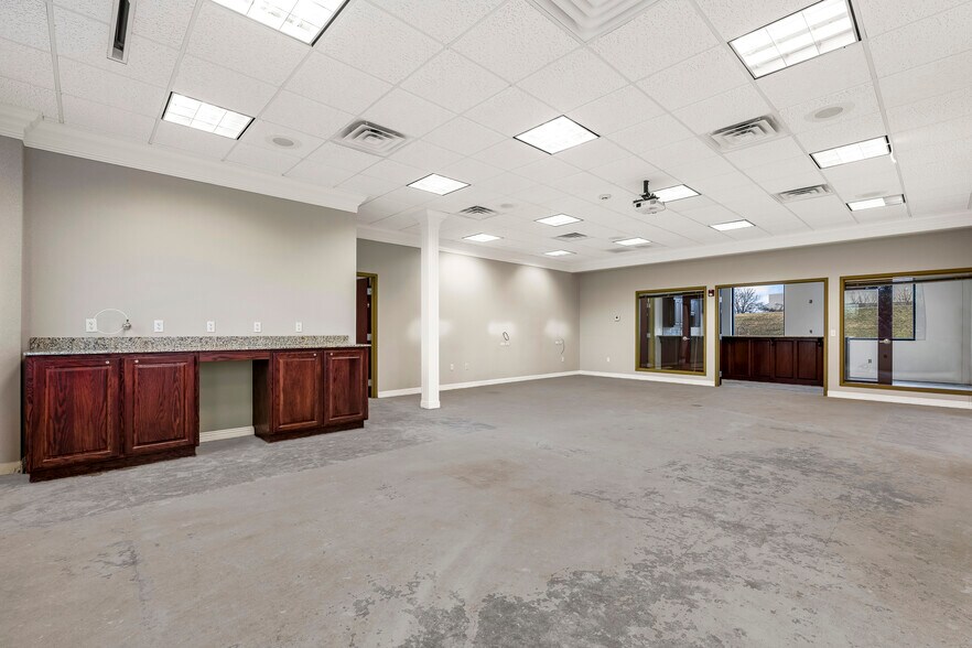 More Photos Of 3103 SE Moberly Ln, Bentonville Office For Lease