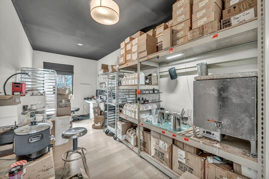 More Photos Of 3559 Bigelow Blvd, Pittsburgh Service For Sale