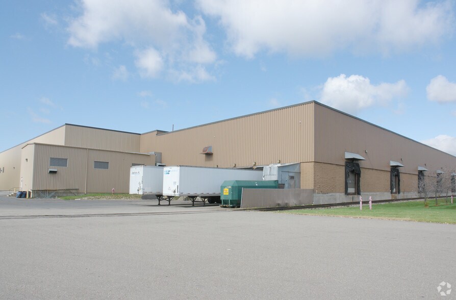 More Photos Of 594 Can Do Expy, Hazleton Manufacturing For Lease