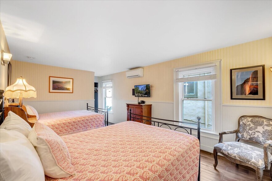 More Photos Of 18736 Main St, Groveland Hotel For Sale