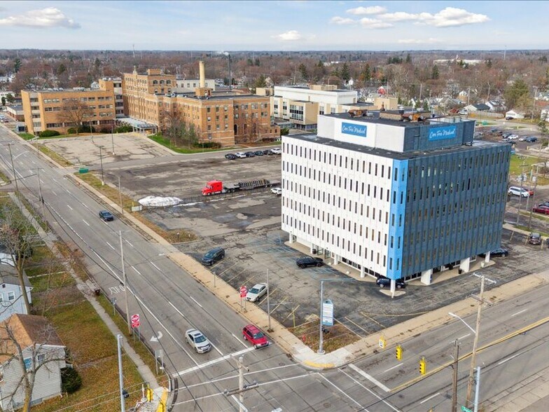 More Photos Of 1100 W Saginaw St, Lansing Medical For Sale