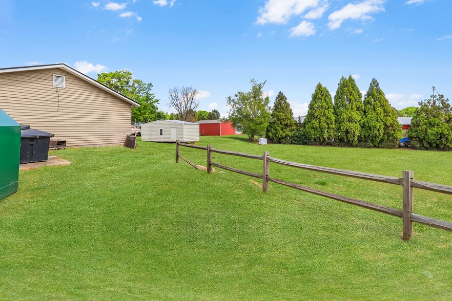 More Photos Of 2550 Parks Mill Rd, Buckhead Morgan Service Station For Sale