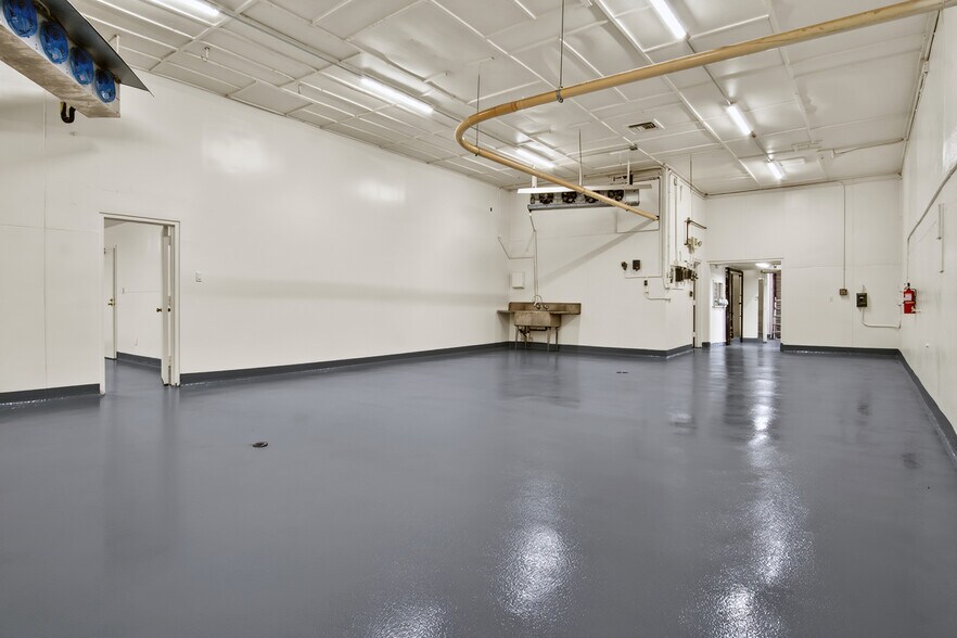 More Photos Of 10650-10658 Burbank Blvd, North Hollywood Food Processing For Sale