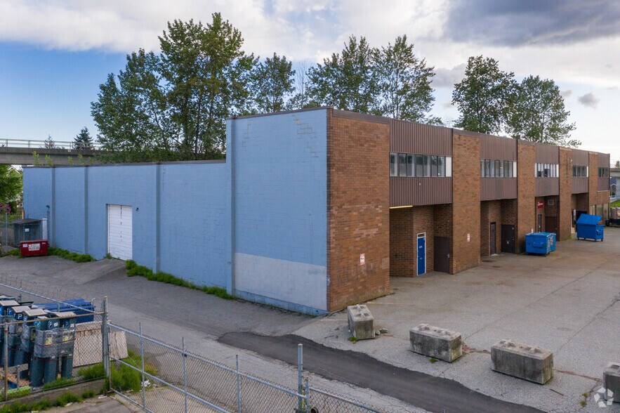 More Photos Of 6976-6984 Palm Av, Burnaby Warehouse For Lease