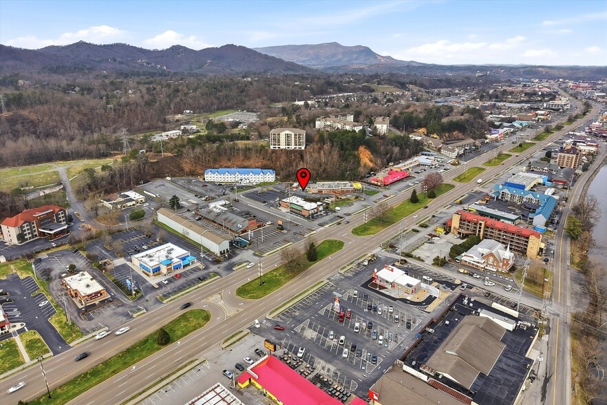 More Photos Of 3584 Parkway, Pigeon Forge Restaurant For Lease