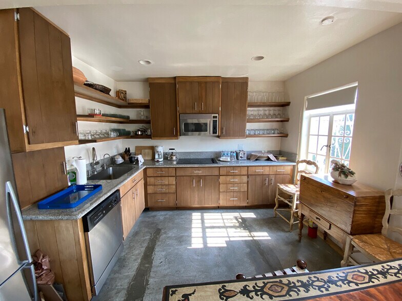 More Photos Of 2252 W Washington Blvd, Los Angeles Warehouse For Sale