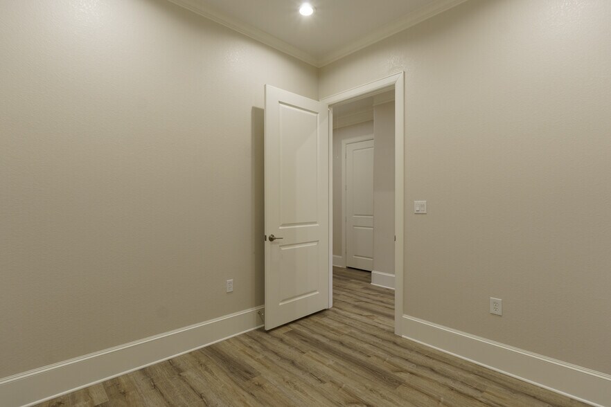 More Photos Of 19539 Champion Forest Dr, Spring Medical For Sale