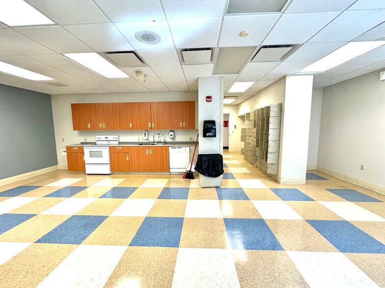 More Photos Of 2022 Kelle Dr, Chesterton Medical For Sale