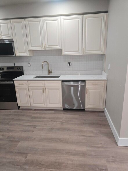 More Photos Of 2122 N Pine St, Wilmington Apartments For Sale