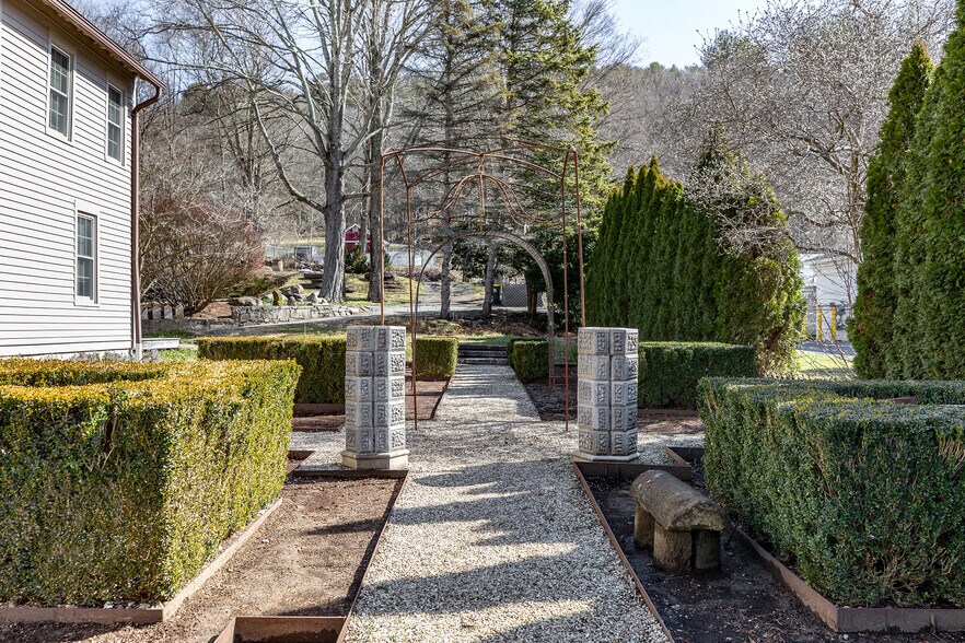 More Photos Of 259 Main St S, Woodbury Apartments For Lease