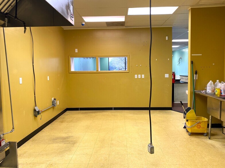 More Photos Of 5076 Sunset Blvd, Lexington Storefront Retail Office For Lease