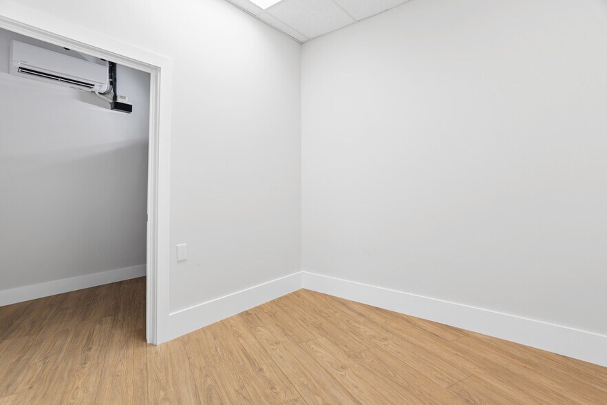 More Photos Of 10300-10380 NW 53rd St, Sunrise Distribution For Lease