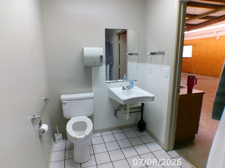 More Photos Of 204 N 2nd St, Ozark Office For Sale