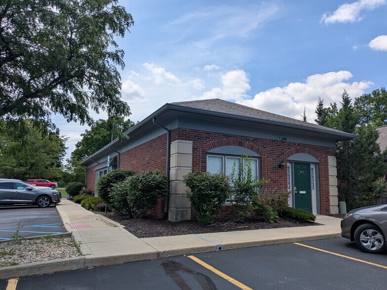 More Photos Of 6745 S Gray Rd, Indianapolis Office For Lease