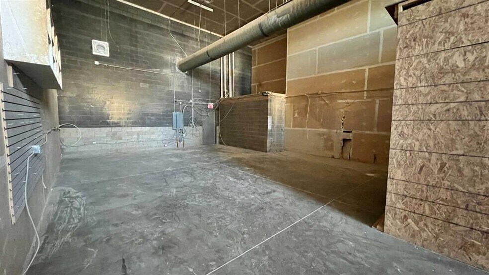 More Photos Of 5150 47th St NE, Calgary Auto Repair For Sale