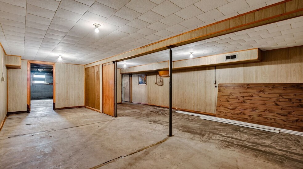 More Photos Of 113 S Main St, Greenwood Office For Sale
