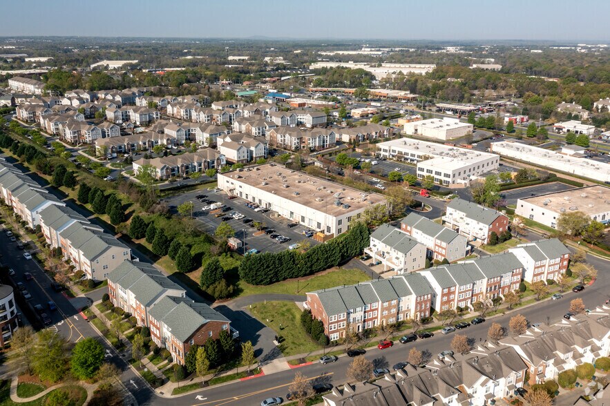 More Photos Of 8809 Lenox Pointe Dr, Charlotte Light Distribution For Lease