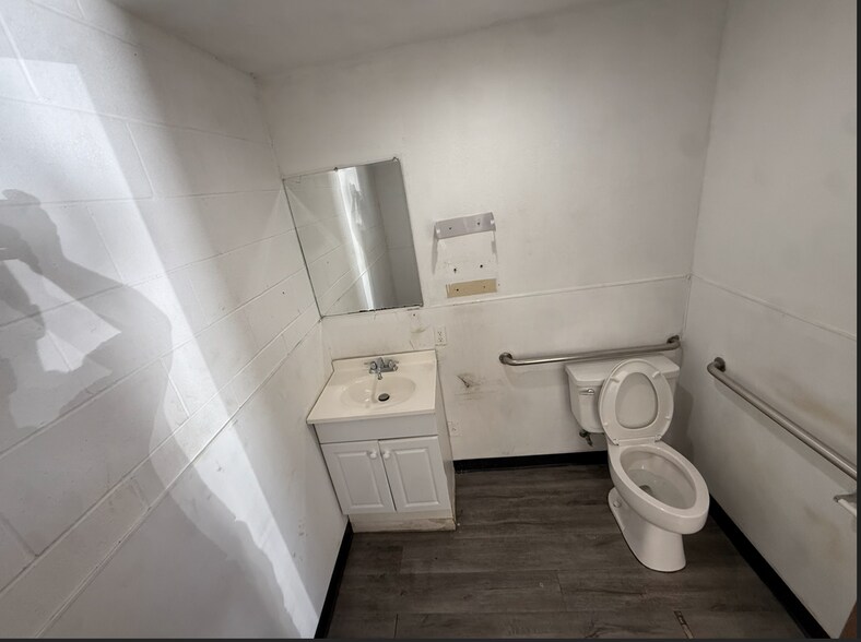 More Photos Of 24017 Narbonne Ave, Lomita Unknown For Lease