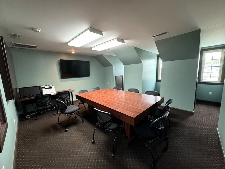 More Photos Of 2413 Robeson St, Fayetteville Office For Lease