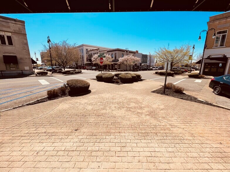 More Photos Of 201-207 E Lafayette St, Jackson Office For Lease