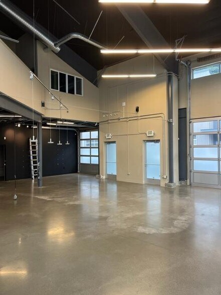 More Photos Of 1770 Airport Way S, Seattle Showroom For Lease