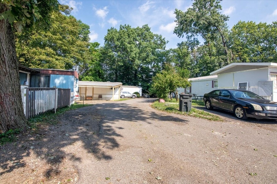 More Photos Of 900 W Harrison St, Plymouth Multifamily For Sale