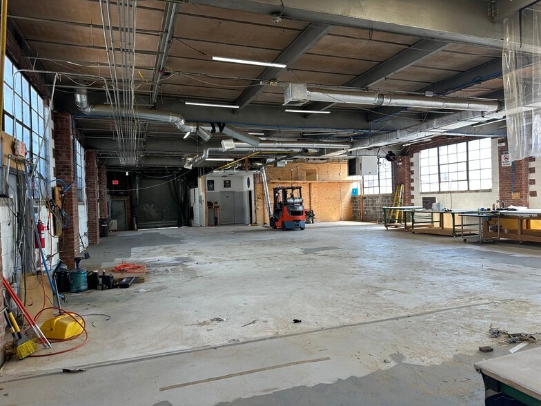 More Photos Of 5310 46th St, Maspeth Warehouse For Lease