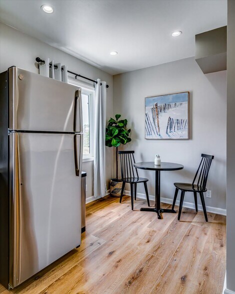 More Photos Of 323-325 Culver Blvd, Playa Del Rey Storefront Retail Residential For Sale