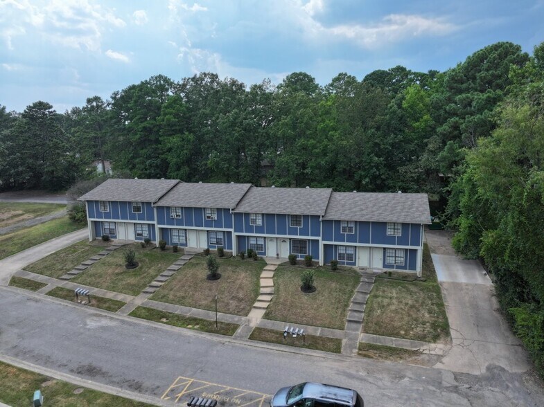 More Photos Of 1800 Labette Manor Dr, Little Rock Apartments For Sale