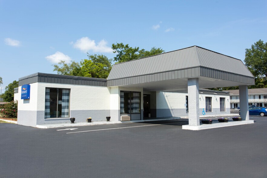 More Photos Of 710 Market St, Cheraw Hotel For Sale