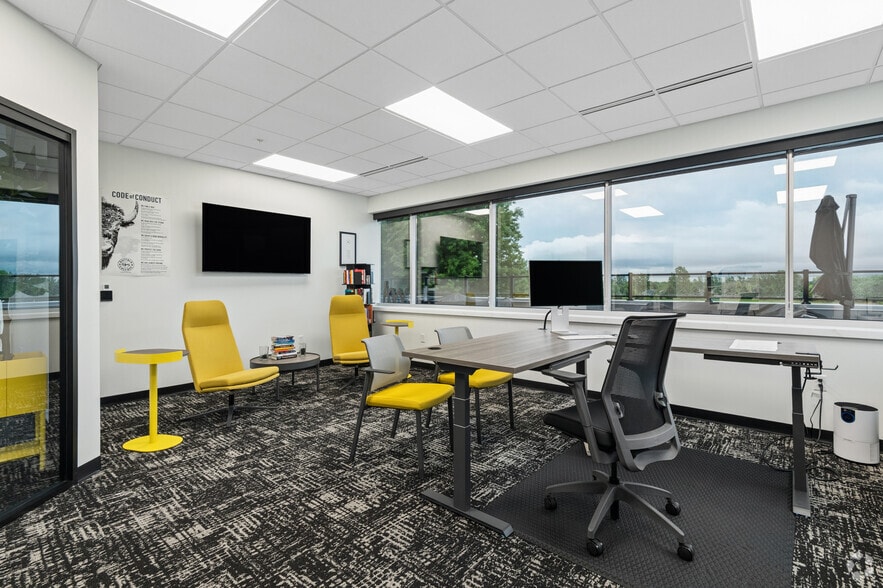 More Photos Of 3500 Packerland Dr, De Pere Office For Lease