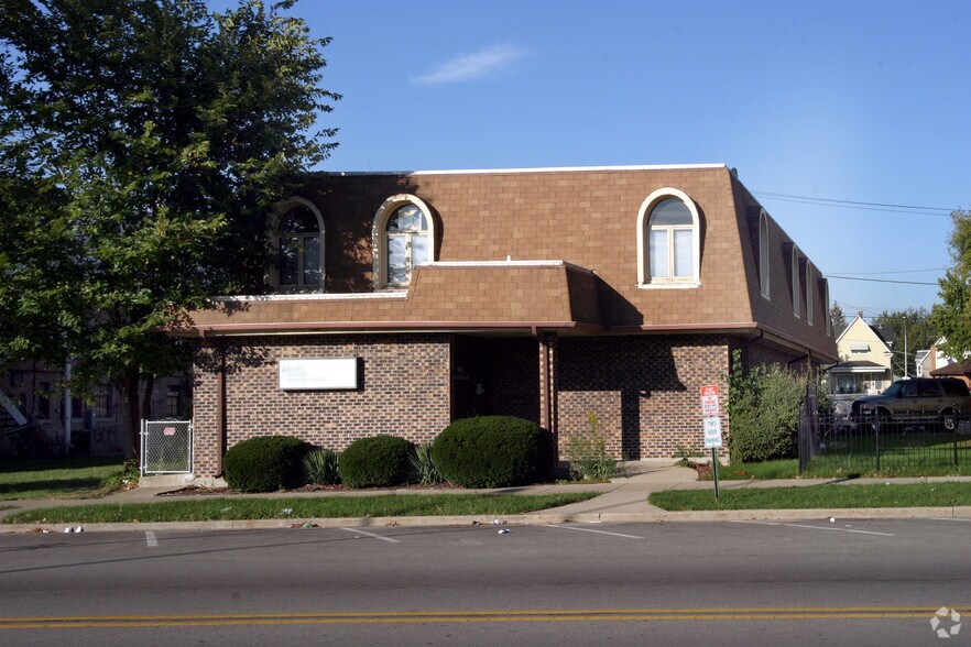 Primary Photo Of 808 N Broadway Ave, Melrose Park Medical For Lease
