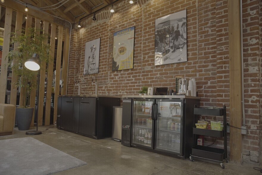 More Photos Of 3921 W Jefferson Blvd, Los Angeles Flex For Lease