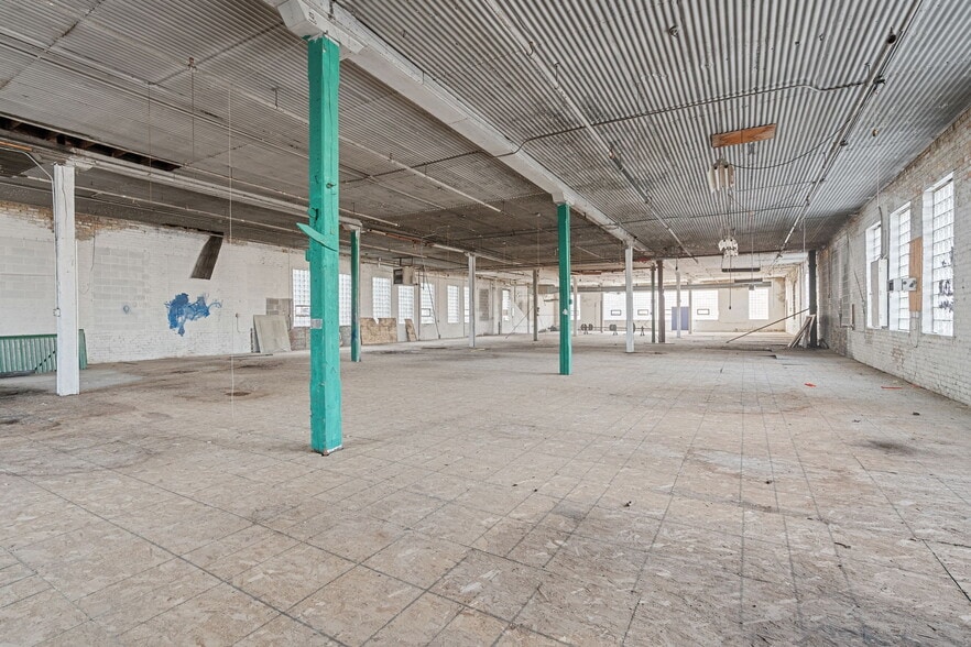 More Photos Of 731 E 14th St, Minneapolis Storefront Retail Office For Sale