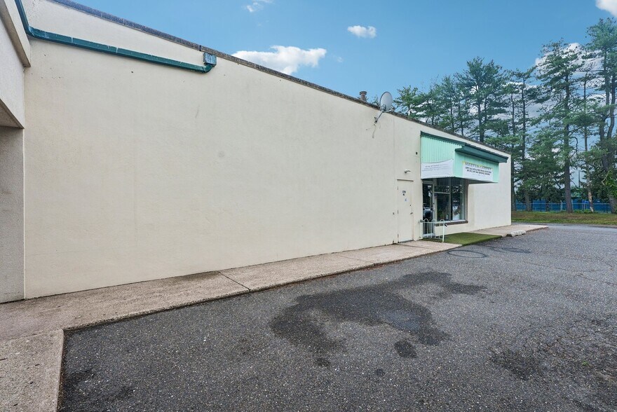 More Photos Of 320 Beverly Rancocas Rd, Willingboro Storefront For Sale