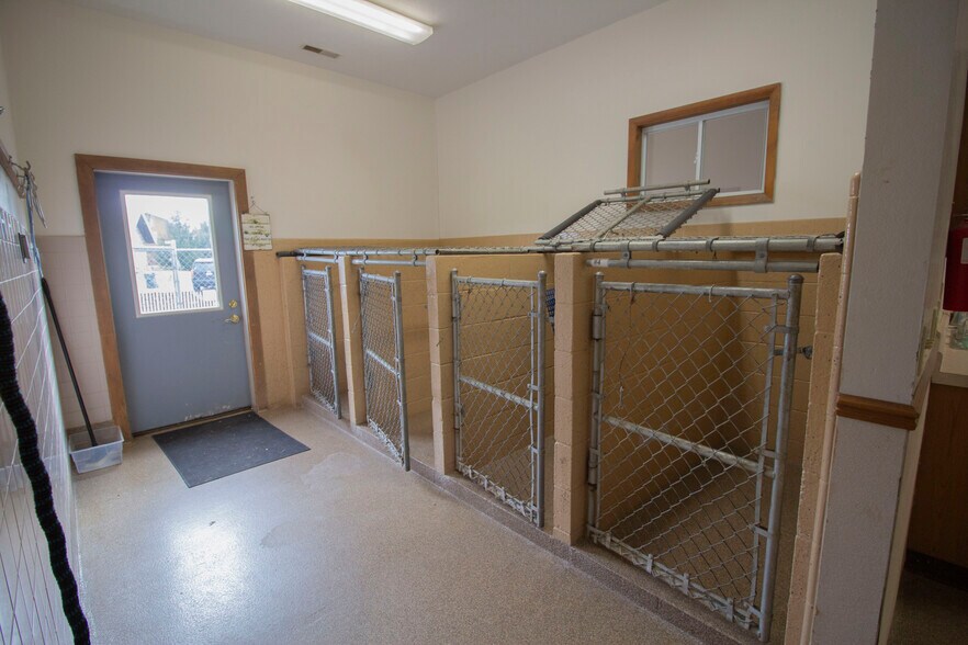 More Photos Of 32251 E Red Arrow Hwy, Paw Paw Veterinarian Kennel For Sale